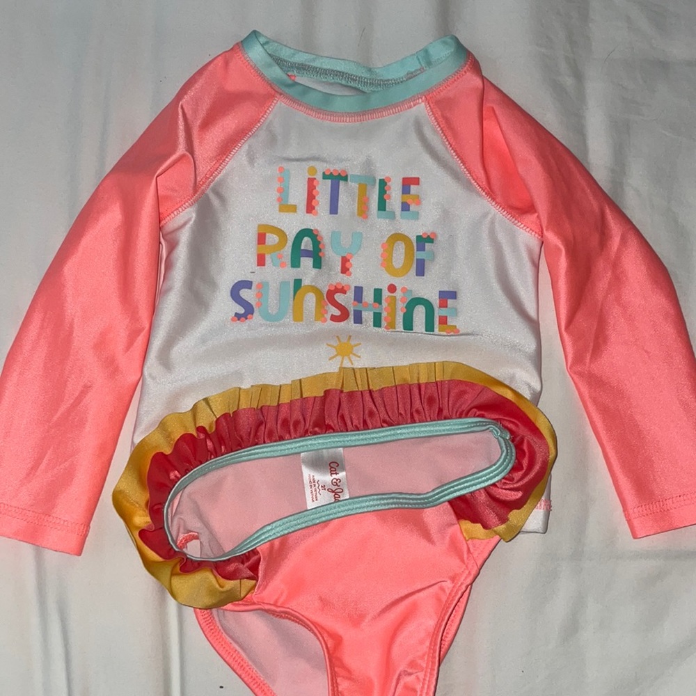 Target toddler rash guard and bottoms 2T. Gently used.